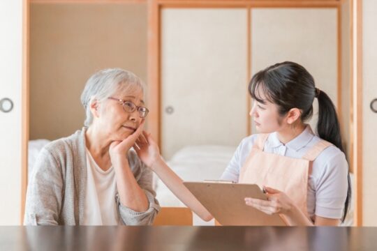 看護師から保健師になるには？保健師のメリットと仕事内容って？